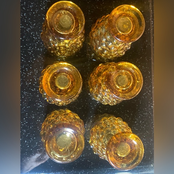 Vintage amber glass decanter and cup set UV reactive grape motif - Picture 7 of 14